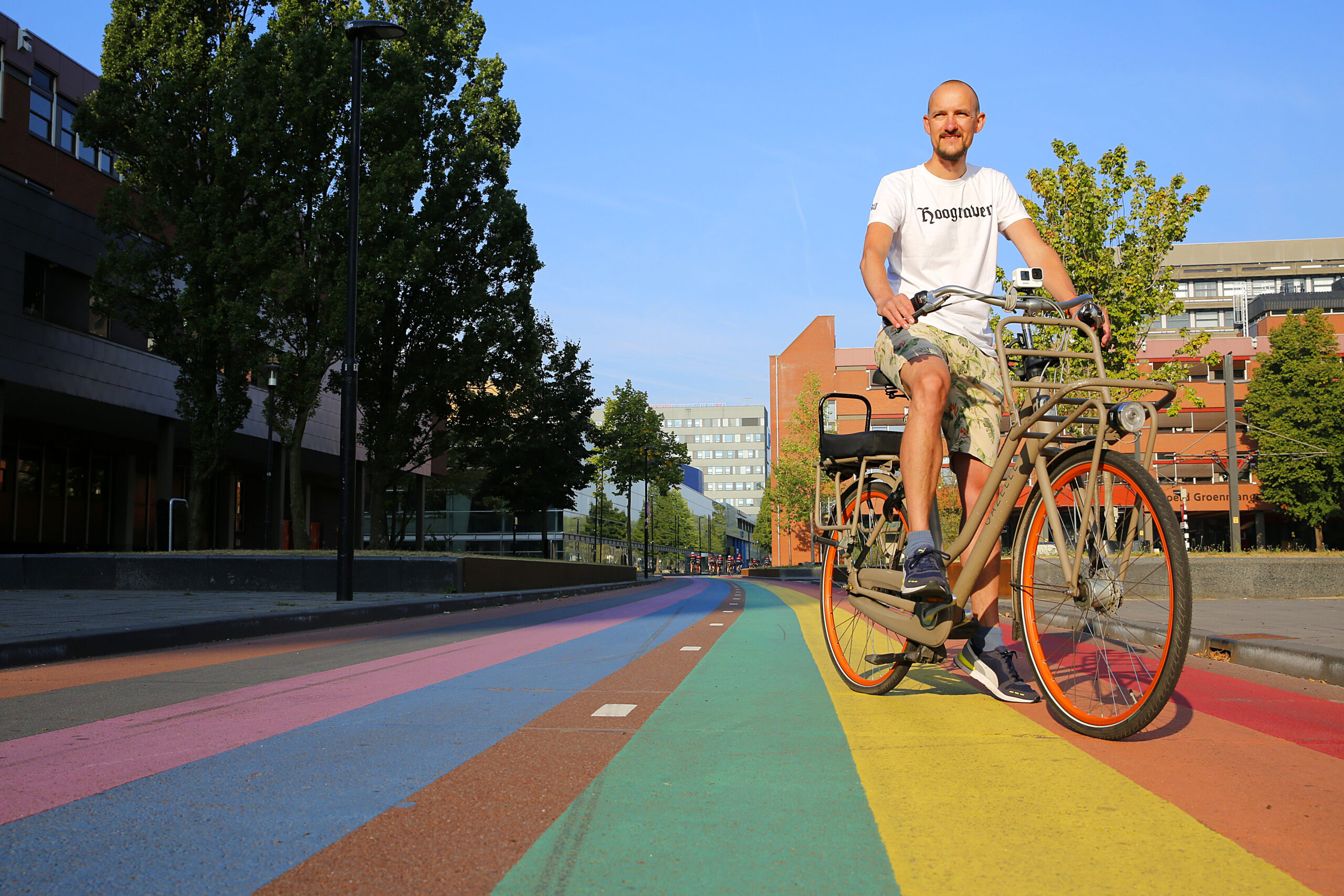 De Filmende Fietser op het regenboogfietspad op het Utrecht Science Park